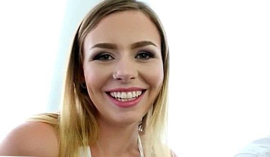 Хитрая сучка трахнулась с курьером за пиццу, порно видео