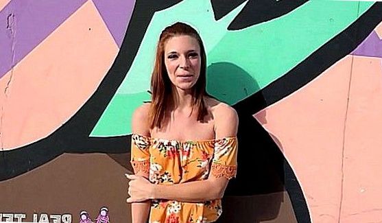 Маленькие Сиськи: Катя все продолжает и продолжает хвастать своей шикарной натурально грудью, порно видео