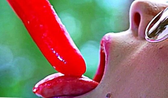На Публике: Orgasmatics - Cindy Dollar, Emylia Argent, порно видео
