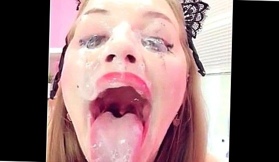 Adriana Chechik ублажает на кухне бойфренда, порно видео