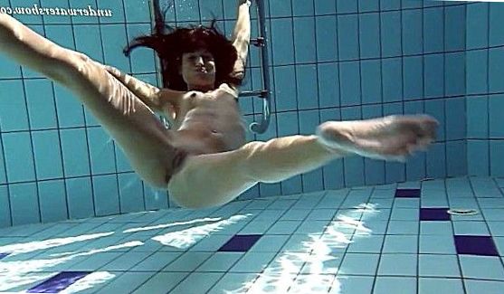 Ania Kinski гуляет и трахается, порно видео
