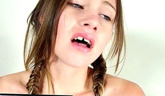 Секс Игрушки: Горячий секс с девушкой (18 лет) в чулках, порно видео