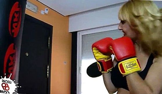 Она очень любит ласку своих ступней и готова для этого унижать кого угодно, порно видео